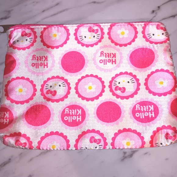 Hello Kitty Cosmetics Bag Set - Picture 2 of 6